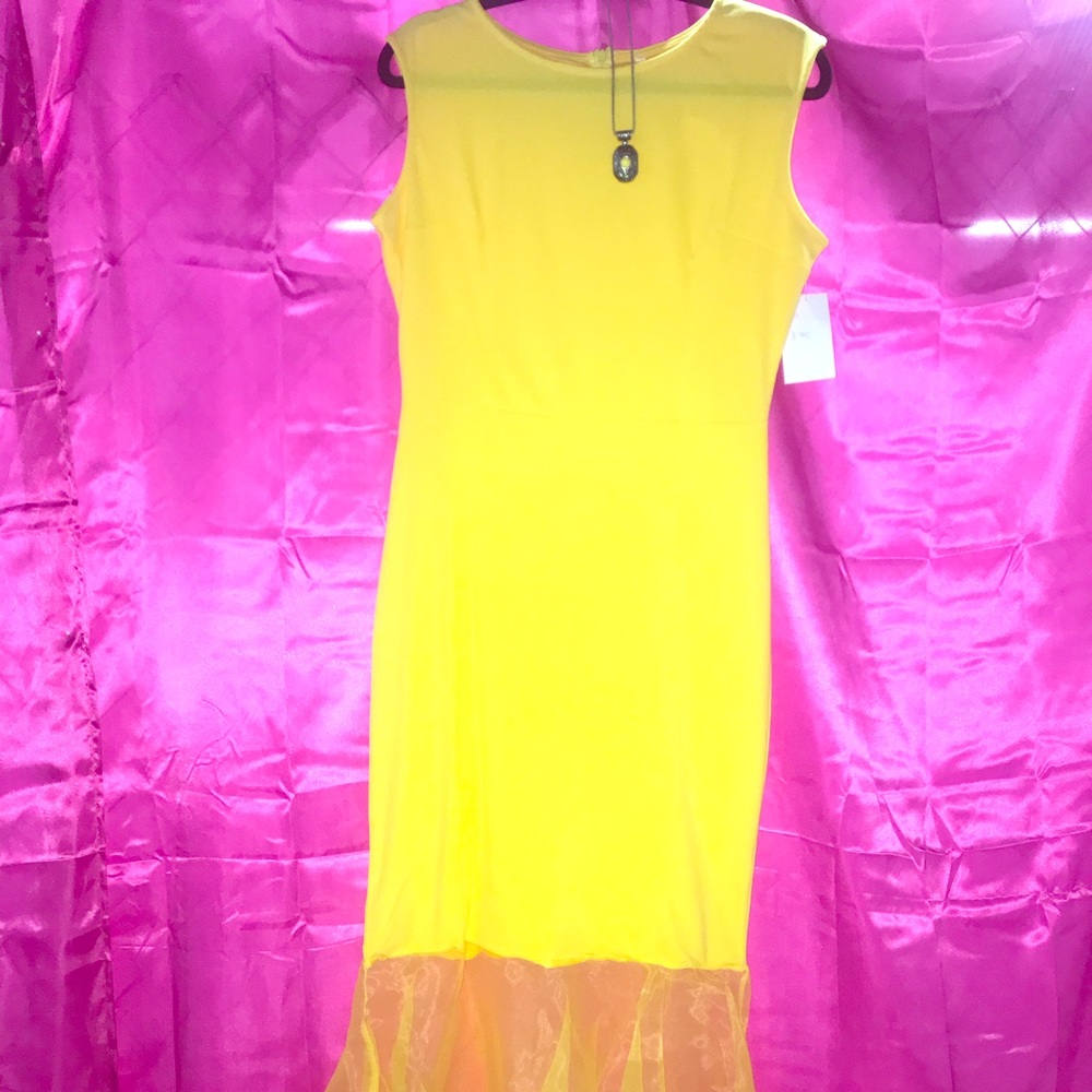 Yellow Dress with ruffle bottom✨